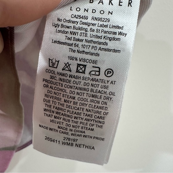 Ted Baker London Nethiia viscose shell sleeveless V neck floral top multicolor 2 - Picture 5 of 6